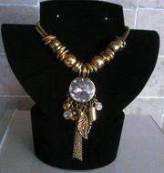 STUNNING STATEMENT NECKLACE