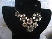 STATEMENT NECKLACE